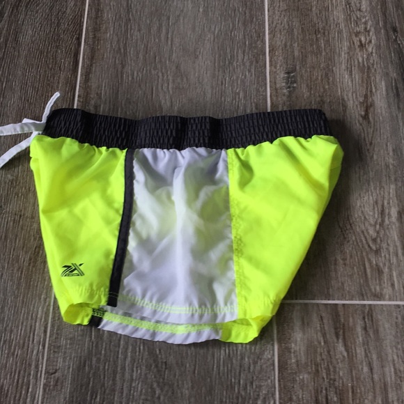 An effortless swimwear fashion - Picture 4 of 4